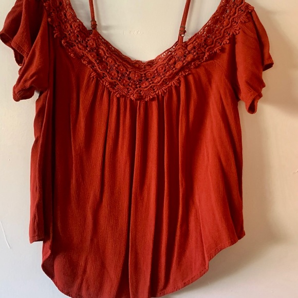 Off The Shoulder Blouse - Picture 2 of 2